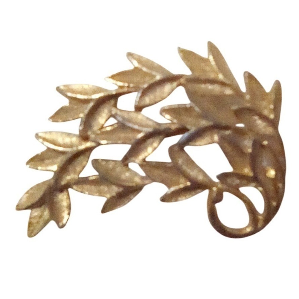 Vintage Gold Tone Leaf Brooch Pin Elegant Nature Inspired Accessory Women